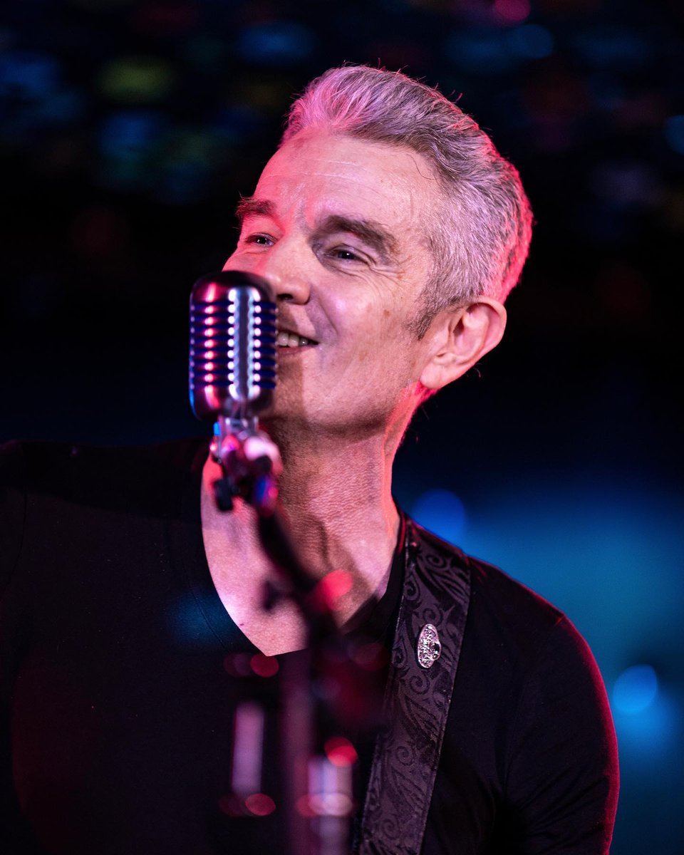 jamie_marsters's tweet photo. Pic of the Day: Yet another reminder of James Marsters' stupid hotness... this time from his @GhostoftheRobot show at @TheMintLa last year... 

@JamesMarstersOf #JamesMarsters #GhostoftheRobot #TheMint #SilverFox #RenderedStupidByPretty #SmileyJames #JustTakesItUpThatExtraNotch https://t.co/X0QwSlmd3P