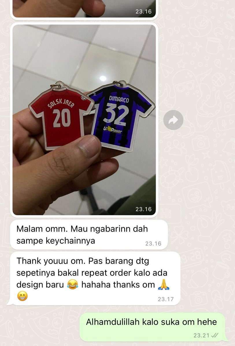 fajarrusalem's tweet photo. sesi #testimoney duluuu, agar supaya semakin banyak yg yakin membeli merchandise saya #packofhappiness https://t.co/2IcKvQ4hY7