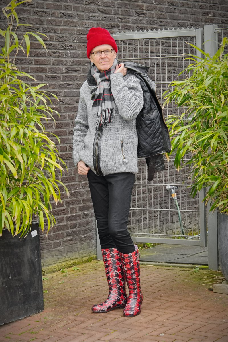 Welliesare4men2's tweet photo. The foot section of these Kamik wellies is rather narrow and with a low arch. Clearly made for a woman's foot. โ๏ธ
Pity for most men. However, I fit them well.
#Kamik #Wellies #Rain #Boots #Rainboots #Tall #Comfy #Quality #Stunning #Elegant #BeSeen #Standout #DareToBeDifferent https://t.co/APrsnInRUW