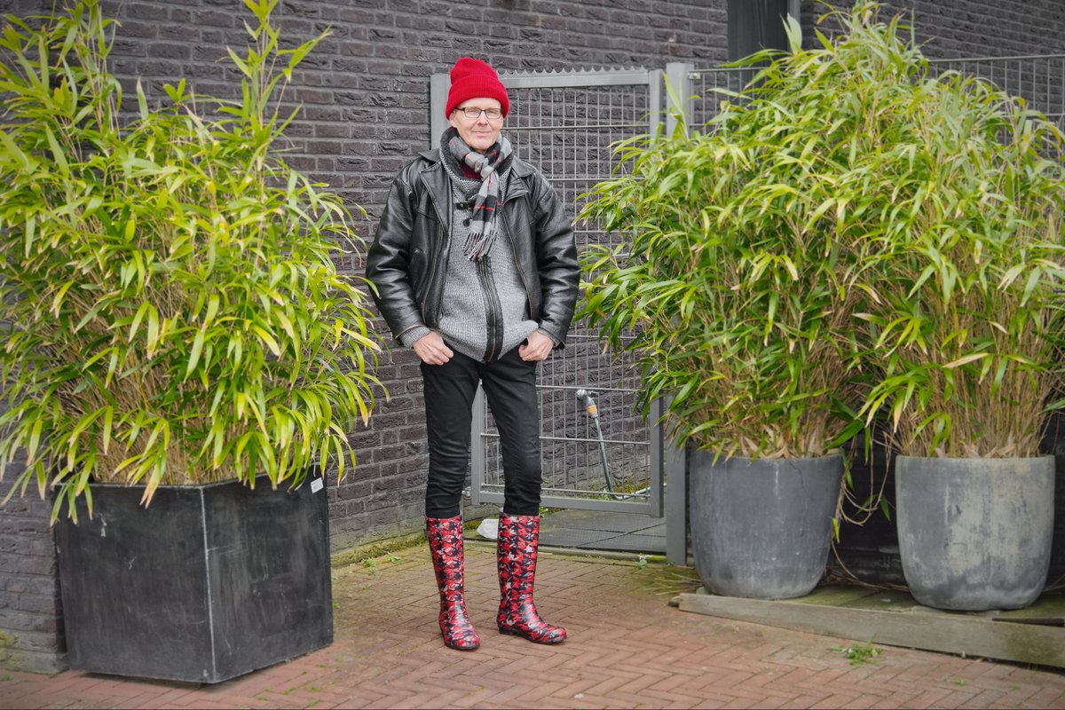 Welliesare4men2's tweet photo. The foot section of these Kamik wellies is rather narrow and with a low arch. Clearly made for a woman's foot. โ๏ธ
Pity for most men. However, I fit them well.
#Kamik #Wellies #Rain #Boots #Rainboots #Tall #Comfy #Quality #Stunning #Elegant #BeSeen #Standout #DareToBeDifferent https://t.co/APrsnInRUW