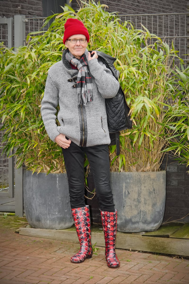 Welliesare4men2's tweet photo. The foot section of these Kamik wellies is rather narrow and with a low arch. Clearly made for a woman's foot. โ๏ธ
Pity for most men. However, I fit them well.
#Kamik #Wellies #Rain #Boots #Rainboots #Tall #Comfy #Quality #Stunning #Elegant #BeSeen #Standout #DareToBeDifferent https://t.co/APrsnInRUW
