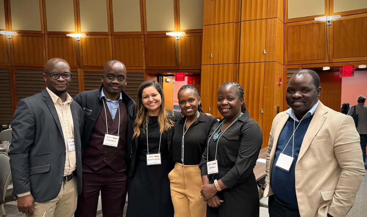 Malawi #PENplus team 🇲🇼 standing strong sharing what it means to integrate severe #NCDs and what 14 months implementation can bring for #t1diabetes
Tremendous collaboration across regions at Center for Integration Science @NCDIpoverty @HMSghsm 
@PIHMalawi_APZU

Zikomo kwambiri 🙏🏻