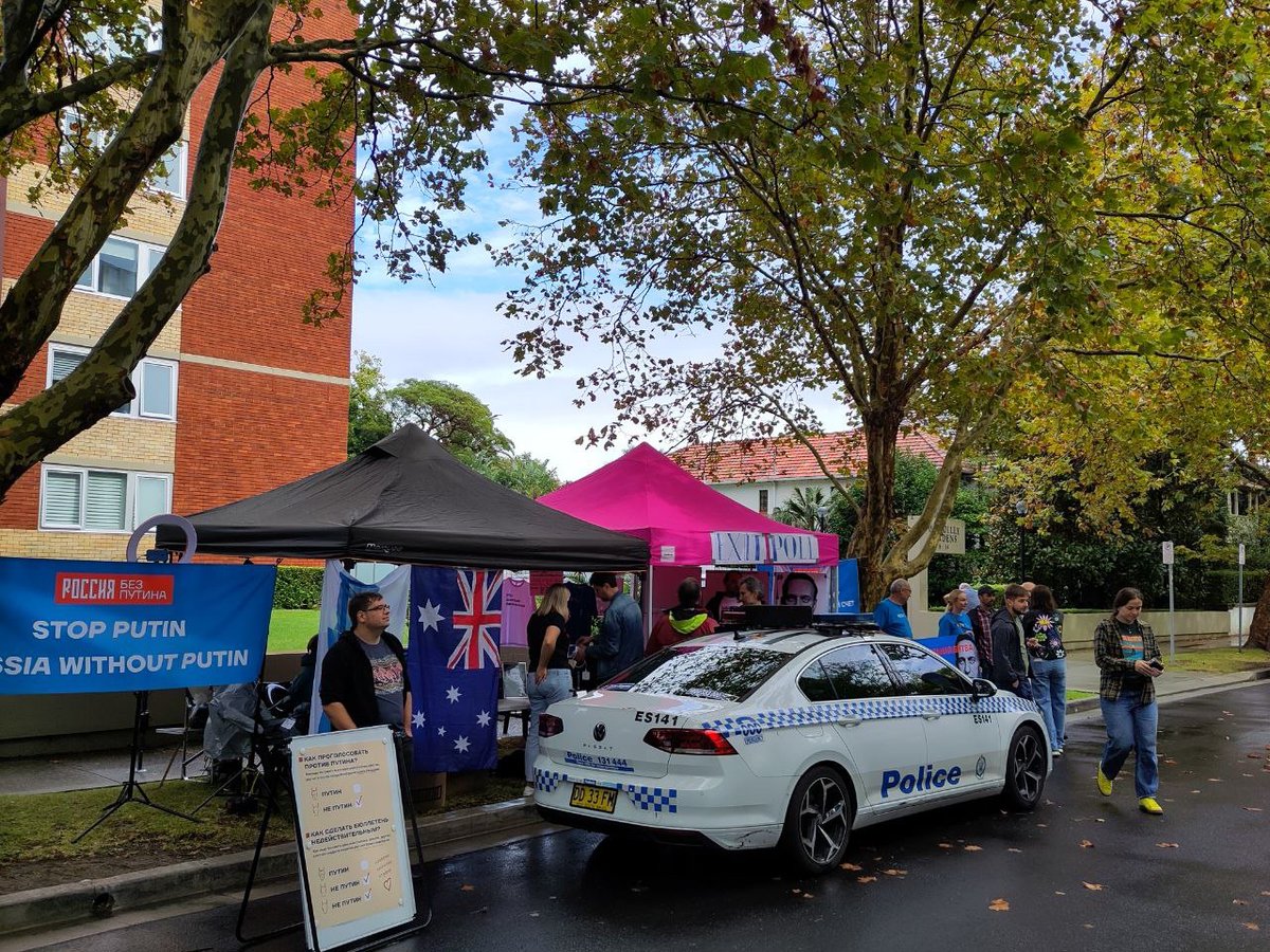 Голосование в Сиднее превратилось в настоящий перформанс с анти-НАТО и Z-декорациями.