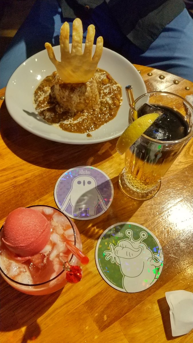 karen_camomile5's tweet photo. #RUIDA'S BAR
ずっと行きたくてでも乃木坂は遠いので行ったこと無かったのです😵秋葉原に移転したので行ってきました🙌スイーツだけを食べる予定がメニュー見たらみんな食べたくなって大量注文🧆どれも美味しかったです～✴️ただパルプンテのお酒は普通だったみたい😂また行きたいです😆楽しすぎた～✨ https://t.co/iTeYm8DeiO