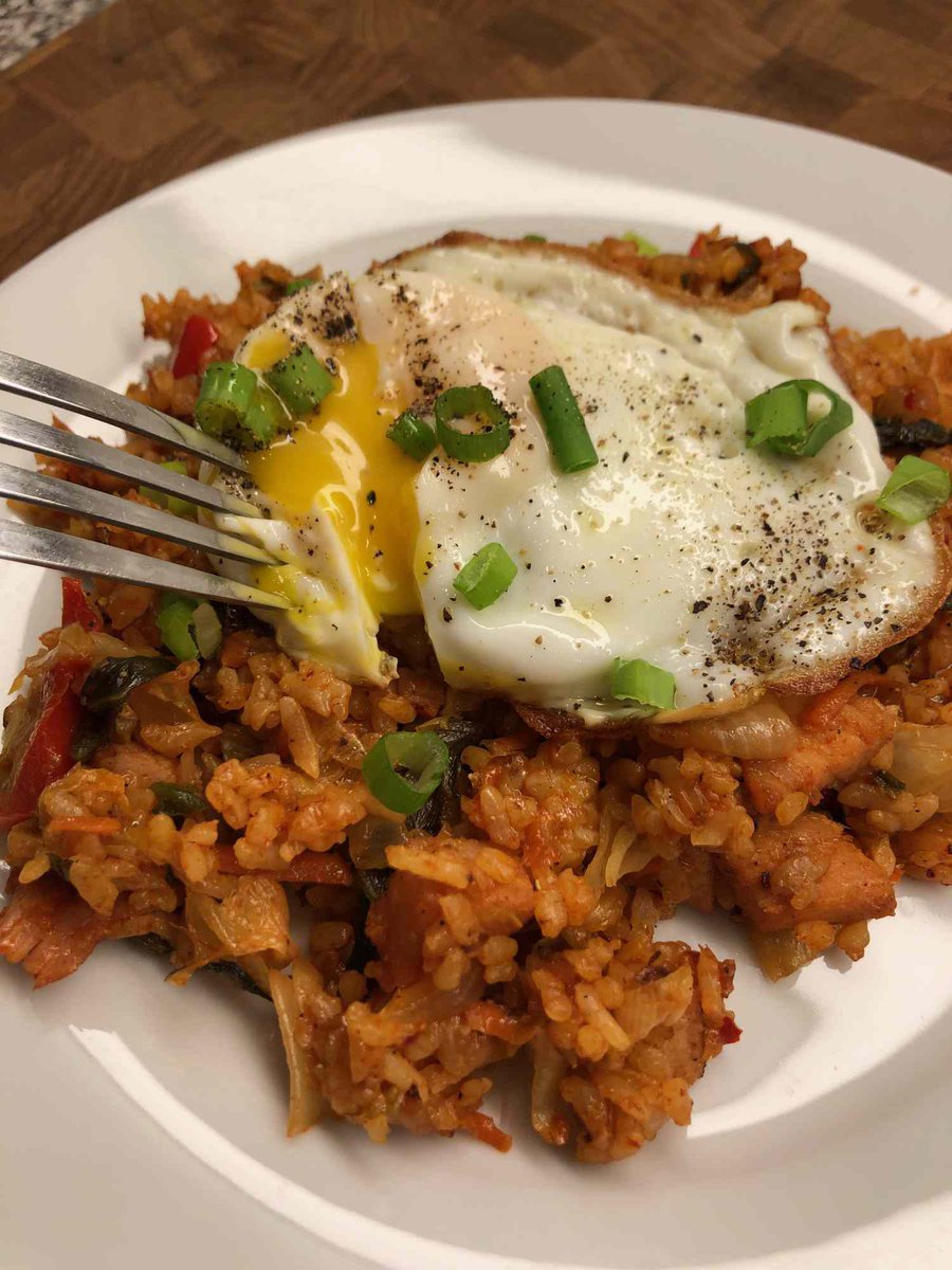 msxhjr's tweet photo. Siapa yang suggest nasi goreng kimchi instant ni, I nak cakap thank you so muchh. 

Tak sia-sia beli banyak sebab murah and sedap. Mana nak dapat nasi goreng instant Rm3 je  weh

Nasi goreng kimchi letak cheese 🤤 dah macam dekat Mr Dakgalbi https://t.co/HInyv5mRDO