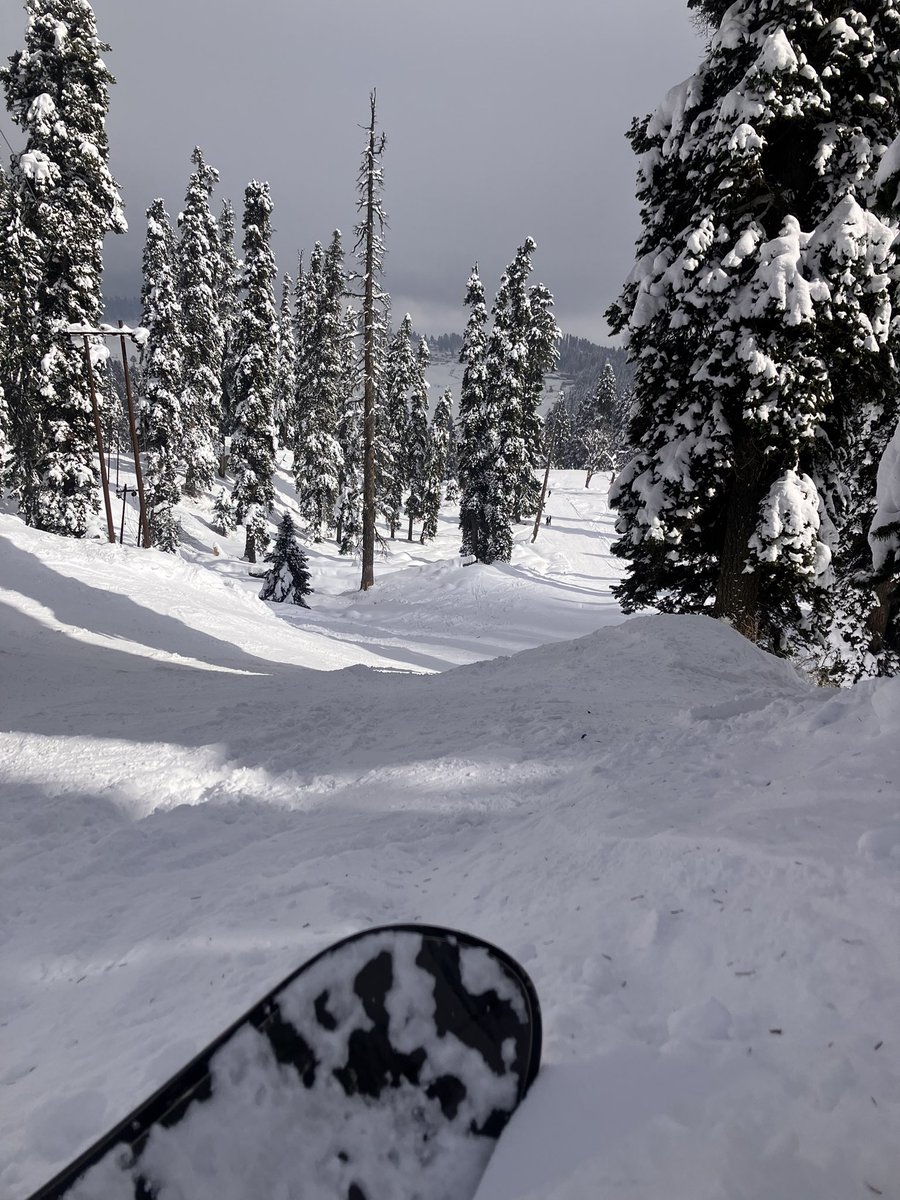 ali_zabaan's tweet photo. #Gulmarg #Snowboarding #Kashmir https://t.co/sDaSzjQuS9