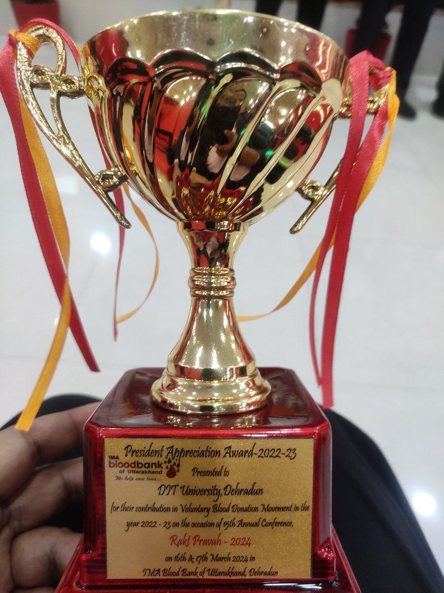 ProfSinghal's tweet photo. Proud moments for all of us,DIT University felicitated by IMA blood bank on the occasion of 15th Annual Conference #Rakt_Pravah_2024 by National President of IMA, India for the generous support of organisation of regular blood donation camps in the premises of DIT University https://t.co/S9t3OgyFD0