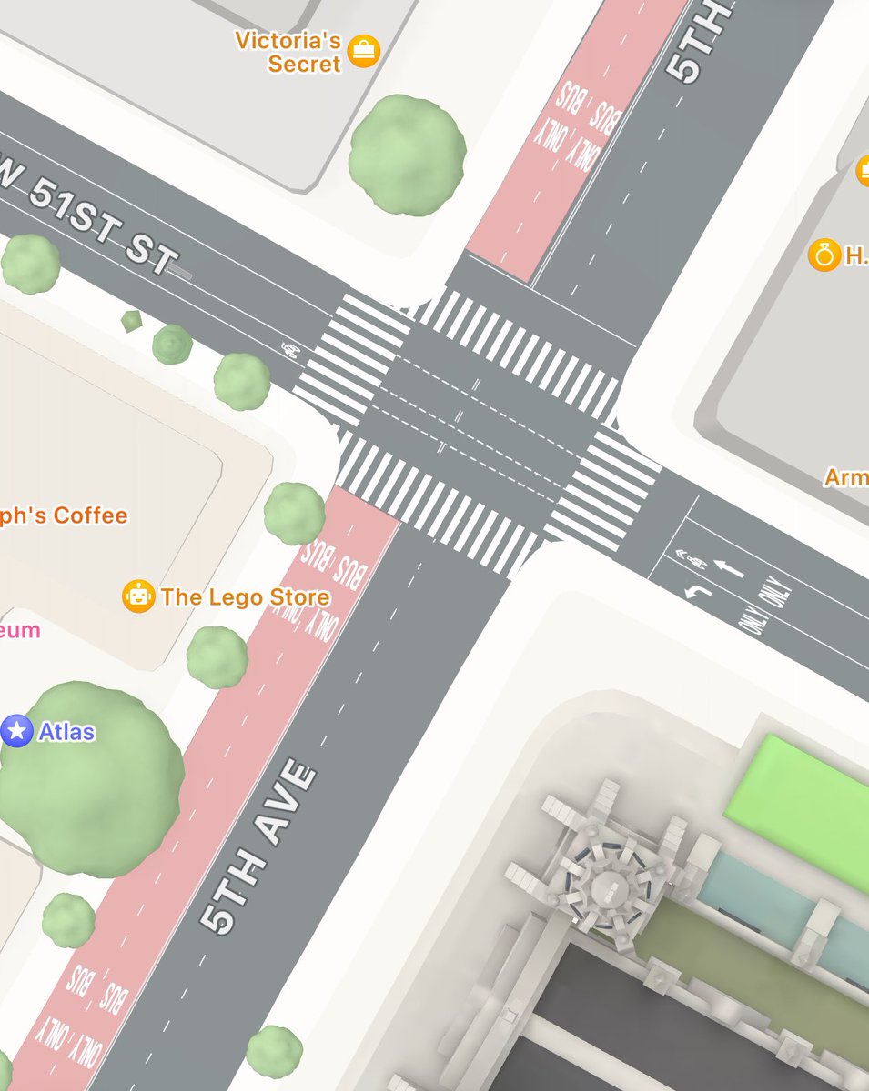 SimonJiracek's tweet photo. @mapy_cz Veřejná prostranství ve městech!

Skvěle začali apple maps s některými městy. Např s New Yorkem 👇🏻
- Stromy mají adekvátní velikost
- Přechody a chodníky dle pozice obrub
- Vodorovné značení a dopravní stíny
- Barevné odlišení bus pruhů a cyklo https://t.co/VKKVTpOKnh
