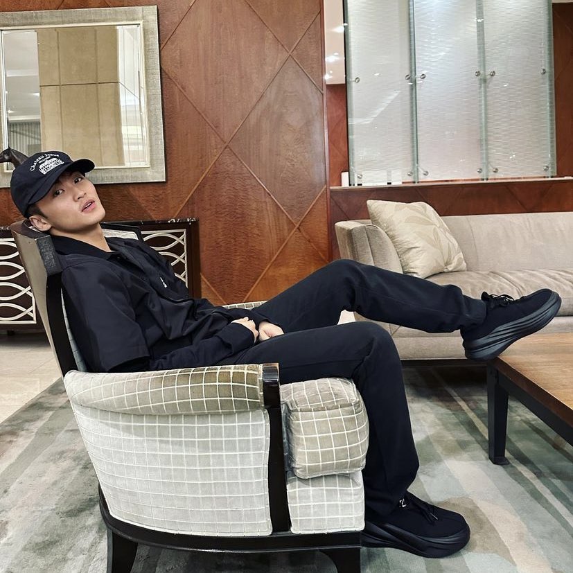 joyfulmarkly's tweet photo. my college boyfie waiting for me outside my class (real) https://t.co/xsCPNHM3Mp