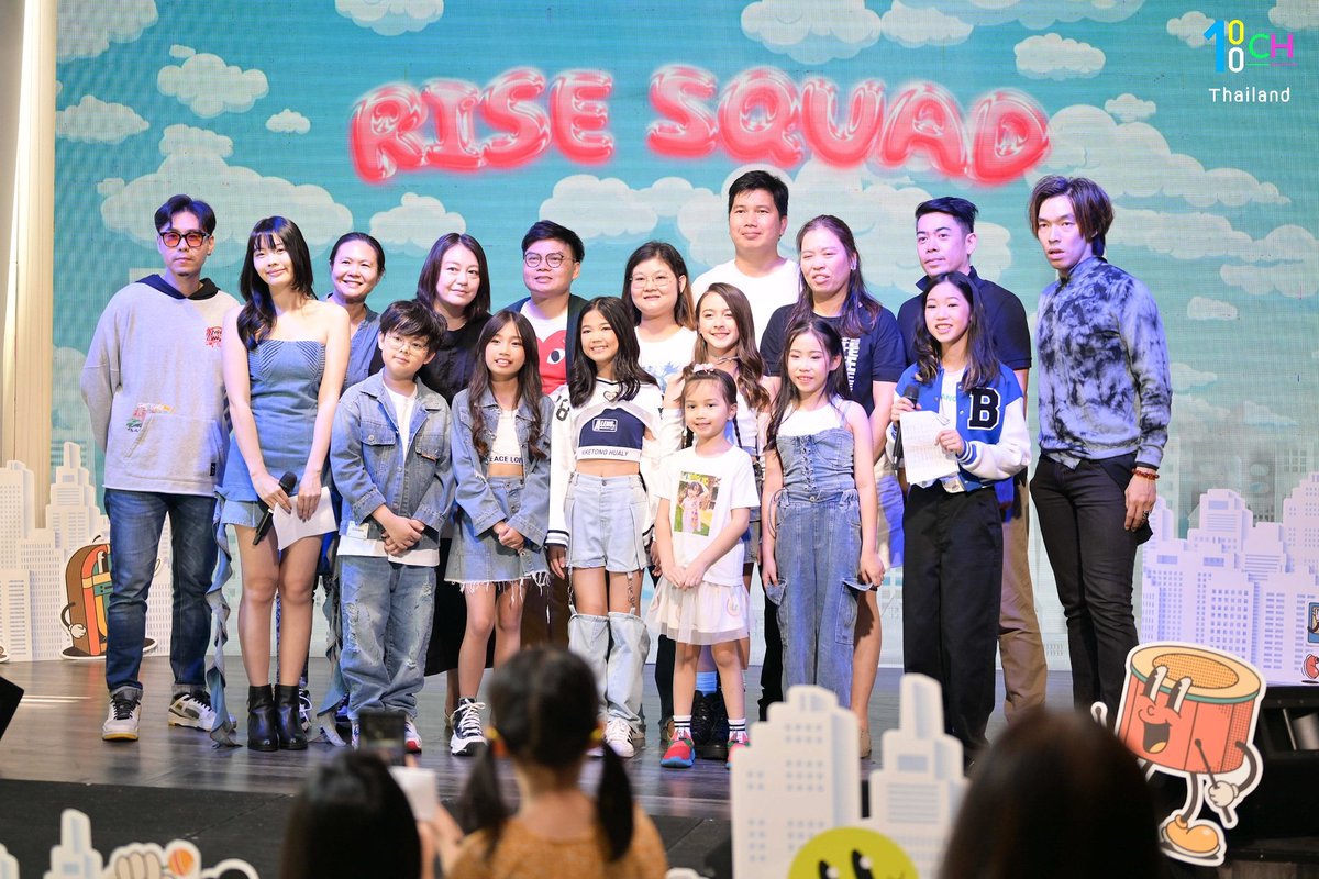 The100ChannelT1's tweet photo. บรรยากาศจาก The Concert Present "FUN FRIENDS FREE STYLE"
โดยในงานผู้บริหาร SCA Superstar Academy ได้ร่วมเปิดตัวสมาชิกวง #RiseSquad และมีโชว์พิเศษจาก Special Guest อย่าง #BNK48 ด้วย
#SCA #Superstaracademy #BNK48
#JanryBNK48 #LBNK48 #MichaBNK48 #EmmyBNK48 #WawaBNK48 #SindyBNK48 https://t.co/QEJeZ6sJGa