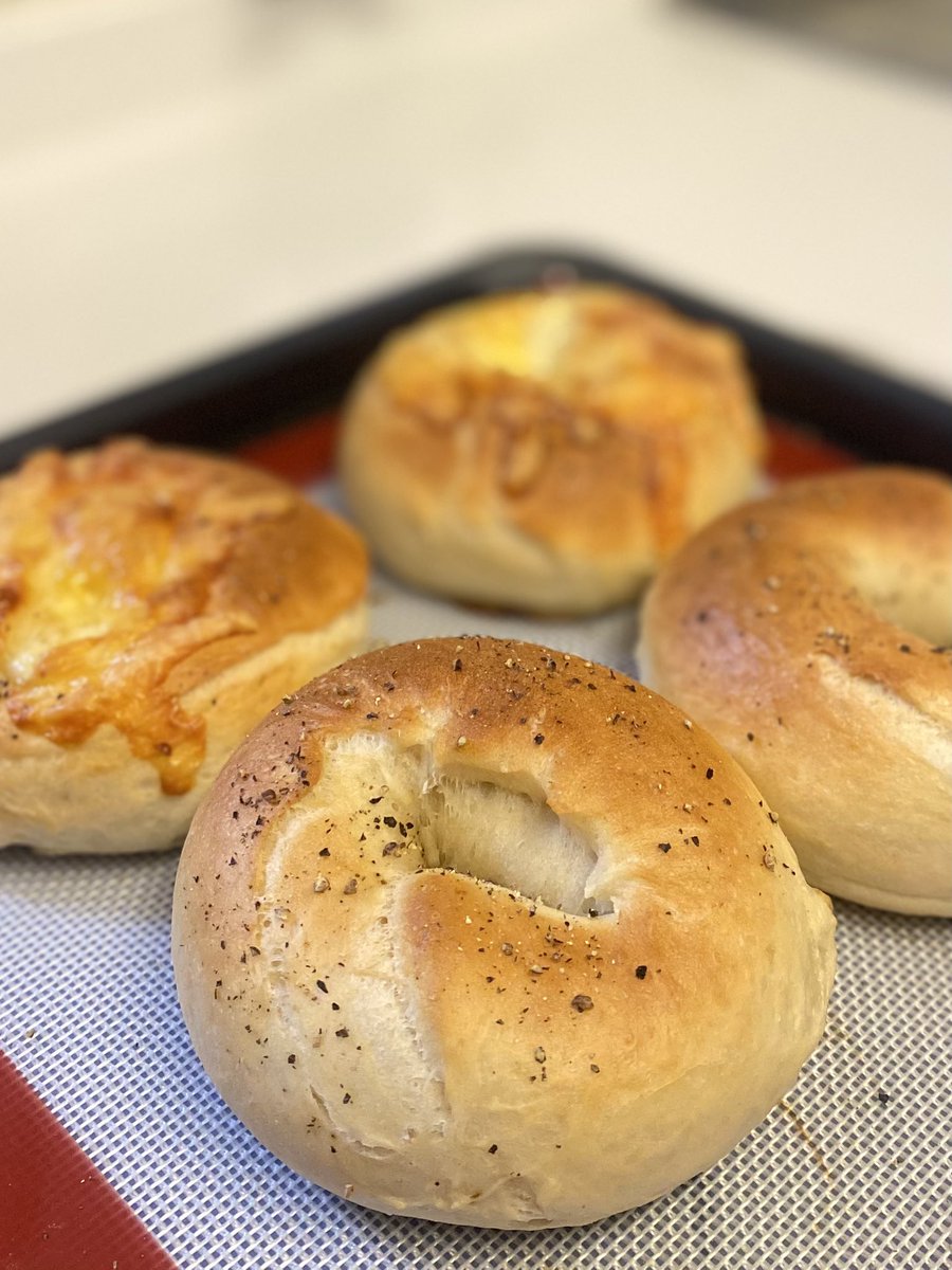 pyonkchi_nail's tweet photo. 今週は念願のベーコンチーズベーグルです🤤🥯 https://t.co/bylvNvpGuc