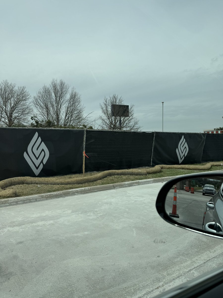dfantom3's tweet photo. @LCSOfficial @TheeMarkZ @TravisGafford I saw a familiar logo on the fence of a construction site at the Tulsa airport. Any news to leak? #LCS https://t.co/vatitAcsxW