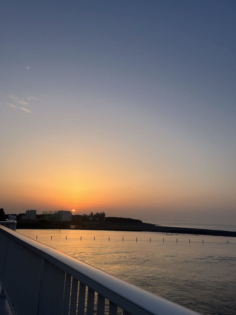 piro____kuru's tweet photo. 今日は小田原までの60km走🏯
気温差とコースの起伏、メンタル等...いろんな葛藤の中完了。
そんなウルトラあるあるでさすが50km過ぎて足も動かなくなるしキツかったー!
こういうことを繰り返して順応するはず☺️
胃が丈夫な事だけが取り柄🐶
#ランニング #ウルトラ練 #cloudX3 https://t.co/yeicge2rJe
