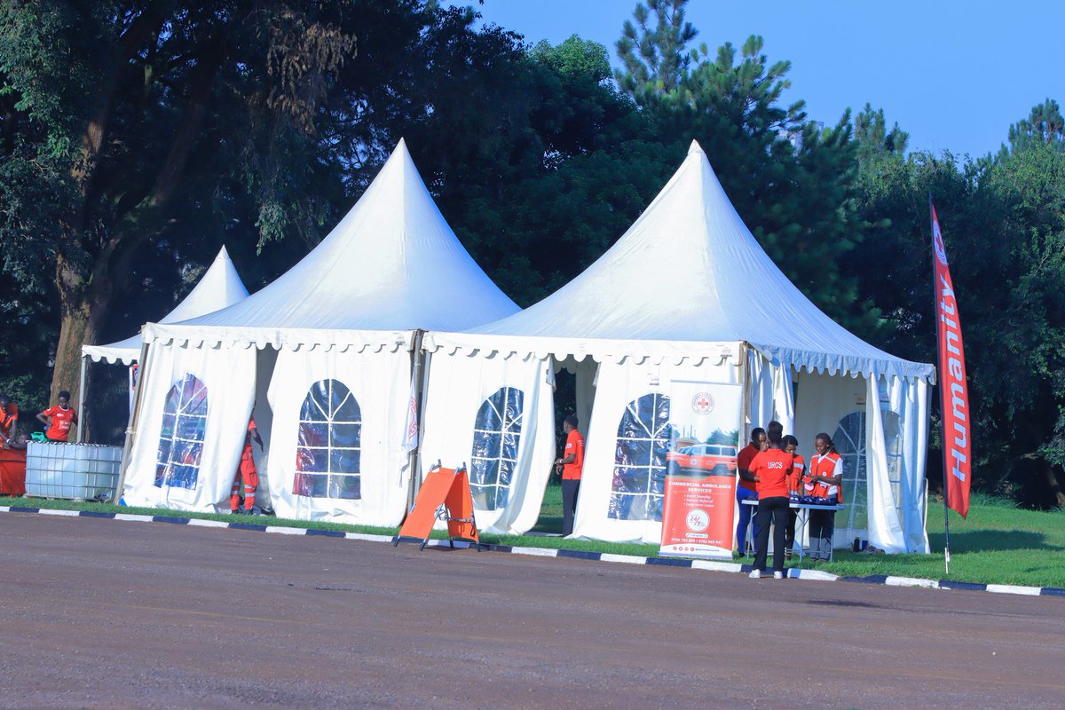 Ug_RedCrossCFA's tweet photo. Our first aid team is on ground at the @AbsaUganda  7 hills run  at kololo airstrip offering professional massages, stretches, glucose and more. 
 #Firstaidsaves
@UgandaRedCross 
#AbsaKH3_7HillsRun 
#RunForHer https://t.co/izxsPcNOav