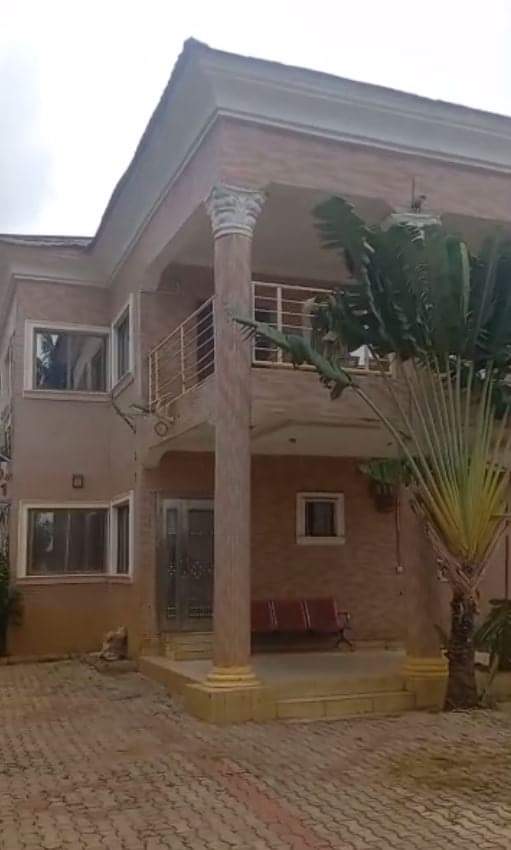 abujaRENetwork's tweet photo. 4 Bedroom Fully detached Duplex for Sale with BQ and a Ware house.

Location: Around Basic Estate axis, Lokogoma
Price: *N170m
For more info contact Kaizeen Industriez: +234 815 994 6148* (Call/WhatsApp)
#WhatsApp
#Gistlover https://t.co/Gb3L9xQ3Gf