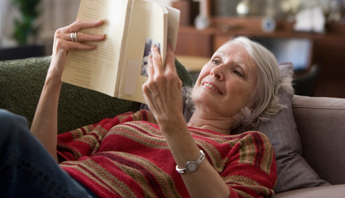 Les romans sont plus efficaces pour changer les croyances que les livres de non-fiction. Ces derniers sont conçus pour convaincre à l’appui d’arguments et de preuves. Lorsque nous lisons des non-fictions, nous le faisons avec un bouclier. Nous sommes critiques voire sceptiques.