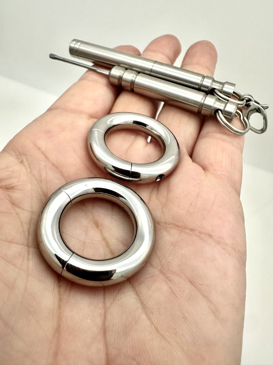 Firma_TAE's tweet photo. #piercingring Prison. Was würdest du damit abschließen? #handgemacht #aufmass Funktionier nicht mit einem Imbusschlüssel. Nur unser Spezialschlüssel hat hier eine Chance. #piercings #intimpiercing #edelstahlpiercing #lockablepiercing #piercinglove #piercingworld https://t.co/4gvBFdB3Eg