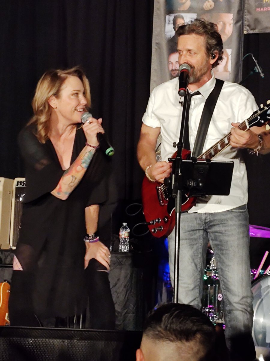 #KimRhodes #RobBenedict SNS #Burcon