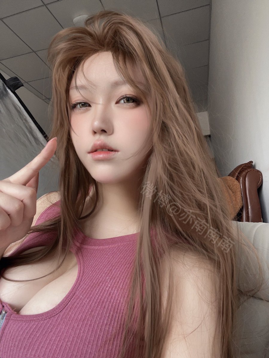 喜欢巧克力吗？和我一起拆开礼物品尝“她”吧～

现在正在举办《慾神幻想》1.5周年庆典活动，参加【1.5周年必中ssr角色纪念召唤】，就有机会获取性感美丽、战斗力超强SSR女神(⁎⁍̴̛ᴗ⁍̴̛⁎)
#慾神幻想 #EROLABS https://t.co/KGOisJnalK