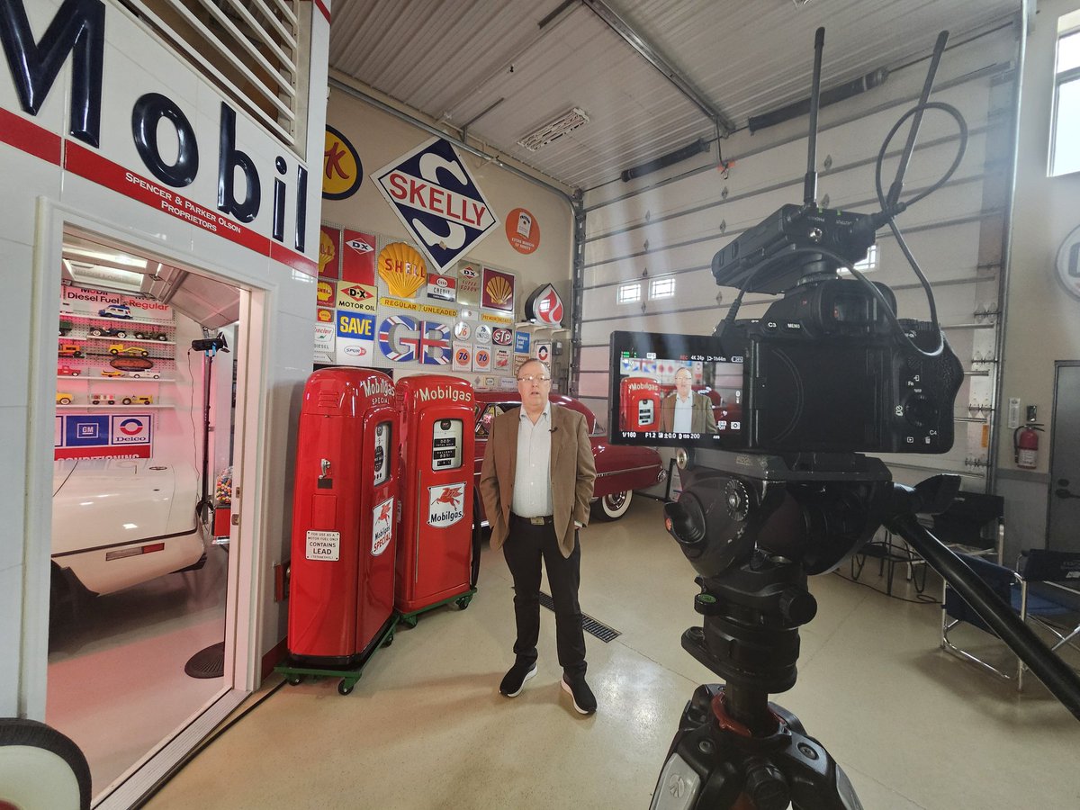 PixelworldTv's tweet photo. A few BTS pics of CEO Chris Davenport @AP4Less shooting a big investors video for his company $FLES @AutoParts4_less.  If you know a CEO or company that could benefit from our services, send them our way. https://t.co/PjUcF8EWeO