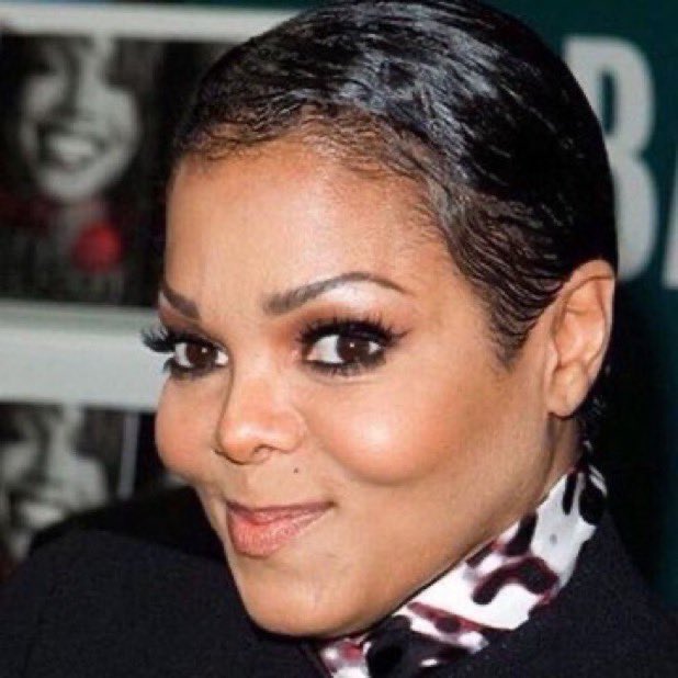 invis4yo's tweet image. Waiter: how's everything ?

Us with our mouths full: