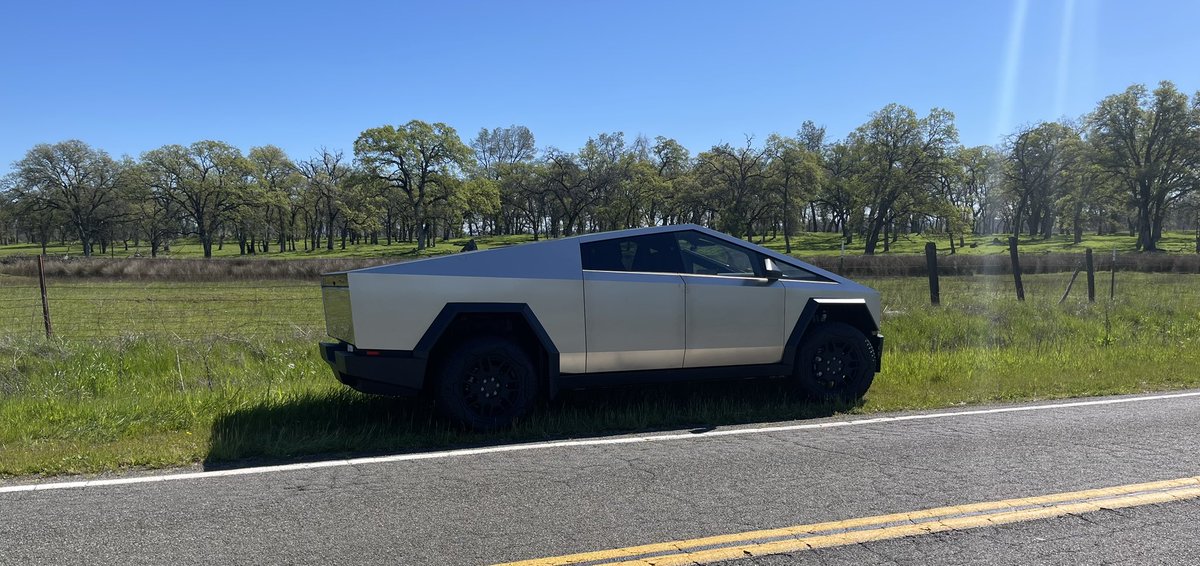 TomiKazi's tweet image. I still can’t believe this thing is real and in my driveway.