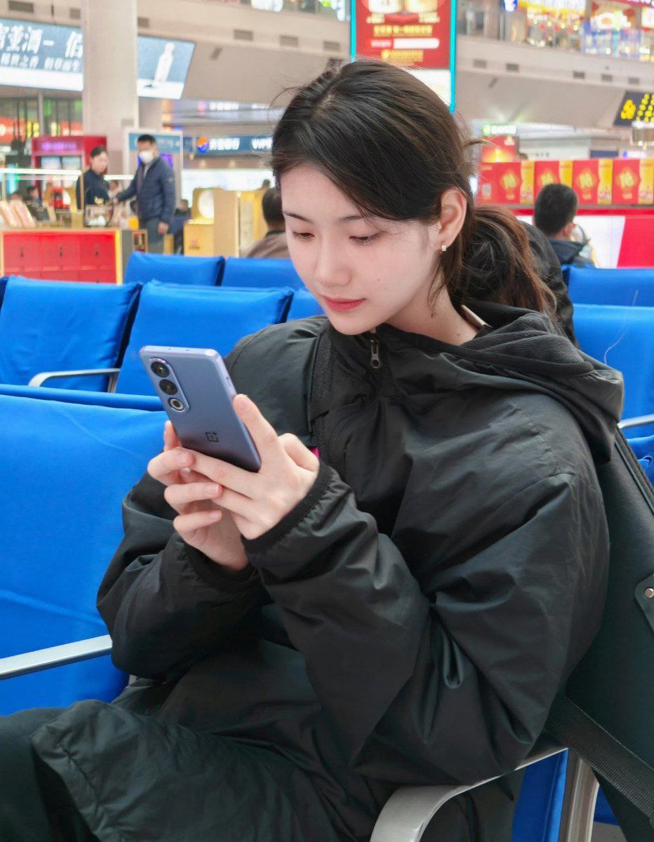 Atulbazaar's tweet image. OnePlus Ace 3V = Nord 4 
Snapdragon 7+ Gen3
UFS 4.0
LPDDR5X RAM
#OnePlusNord4 #OnePlusAce3V