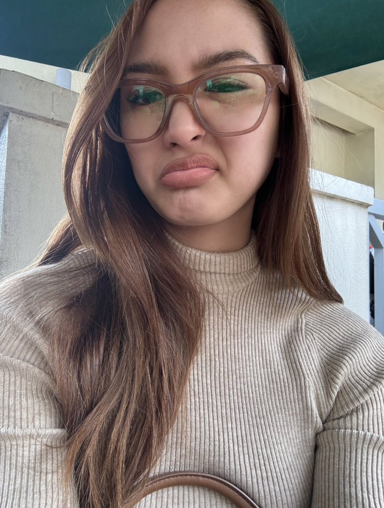 aly4nner's tweet photo. “For payment do you accept face card?”

“Sorry maam wala po kaming ganyan dito eh” https://t.co/wkm0FHDCJC