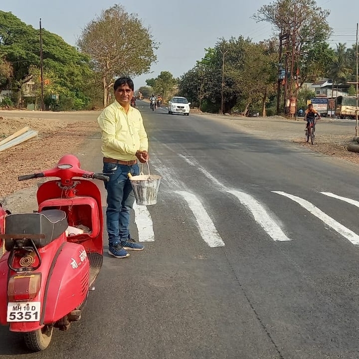 deepakchavan3's tweet photo. सांगली कुपवाड मध्ये फक्त आठ दिवसात स्व खर्चाने 51 स्पीड ब्रेकर रंगविले..
अजूनही अभियान सुरूच आहे... https://t.co/Qh6fONGhh0