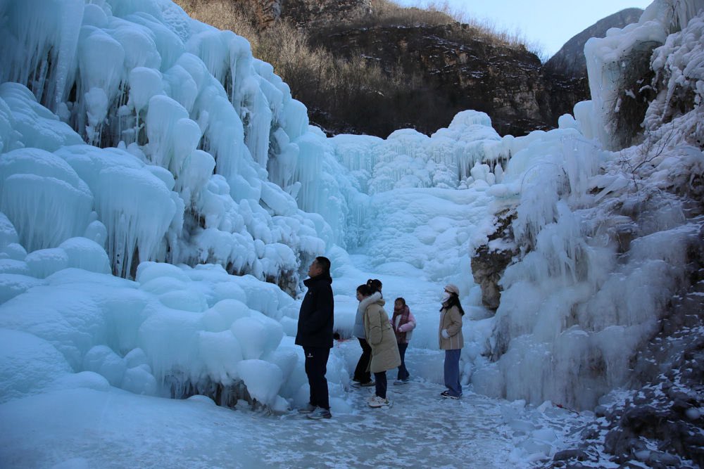 HebeiAmazing's tweet image. 🧊Daydream Remembers of the winter: An icefall 💧appears in #Baoding, #Hebei province