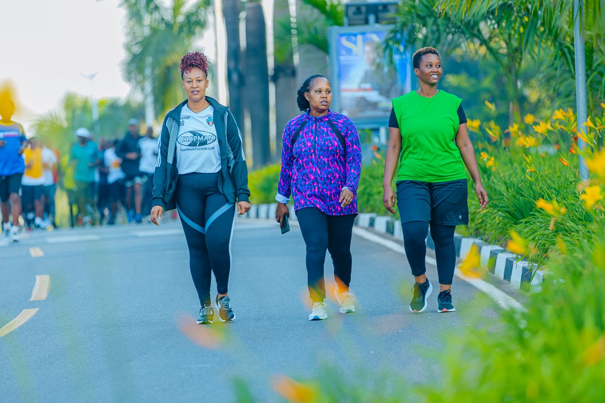 CityofKigali's tweet photo. 📸Amafoto: Abatuye Umujyi wa #Kigali babyukiye muri Siporo Rusange #CarFreeDay iba kabiri mu kwezi. Siporo rusange ikorwamo ibikorwa birimo kwiruka, kugenda n'amaguru, gutwara amagare, imyitozo ngororamubiri, kubyina, imikino no gusuzumwa indwara zitandura. Siporo ni ubuzima. https://t.co/pkR3vbnYFZ