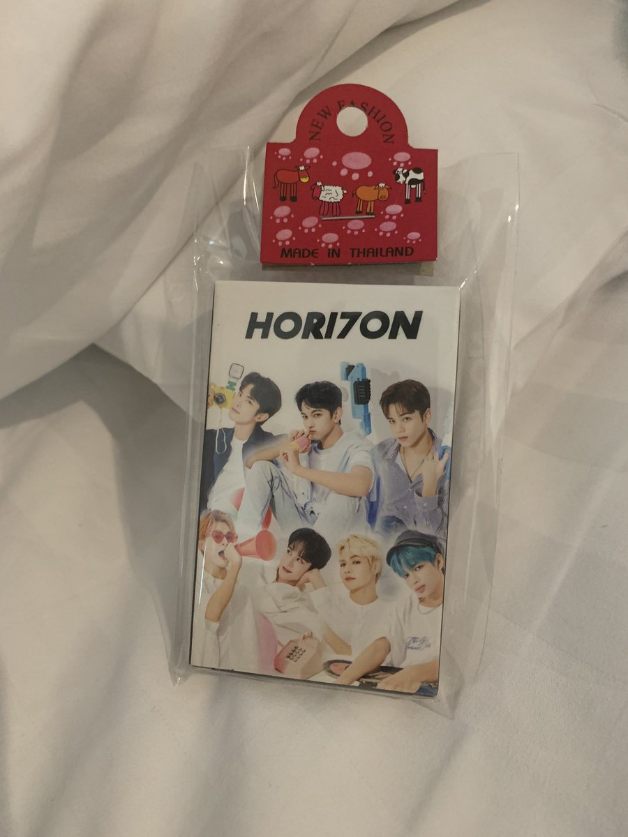 mrcsdesire's tweet photo. omg the fact that there are hori7on lomo cards here in thailand 😭 hori7on really is growing 🫶🏻 https://t.co/6vSFDtNb1J