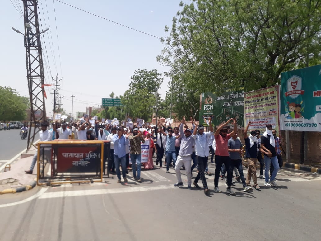 नर्क देखना है तो बेरोजगार होकर देख लो ना इज्जत, ना सम्मान, ना पैसा,ना व्यवहार,
राजस्थान की डबल इंजन सरकार CHA को राहत कब ? <a href="/BhajanlalBjp/">Bhajanlal Sharma</a> <a href="/GajendraKhimsar/">Gajendra Singh Khimsar</a> 

#CHA_एक_फिर_चढ़े_टंकी_पर 

<a href="/BJP4Rajasthan/">BJP Rajasthan</a> <a href="/ManiSharrma/">Mani Sharma ( NDTV )</a> <a href="/zeerajasthan_/">ZEE Rajasthan</a> <a href="/khushbookhan390/">Khushboo Khan (ZEE Media) 🇮🇳</a> <a href="/Insaf_ali_rj21/">Insaf Ali</a> <a href="/aajtak/">AajTak</a> <a href="/Rashkagauri/">Rashka Gauri (रश्क गौरी)</a>