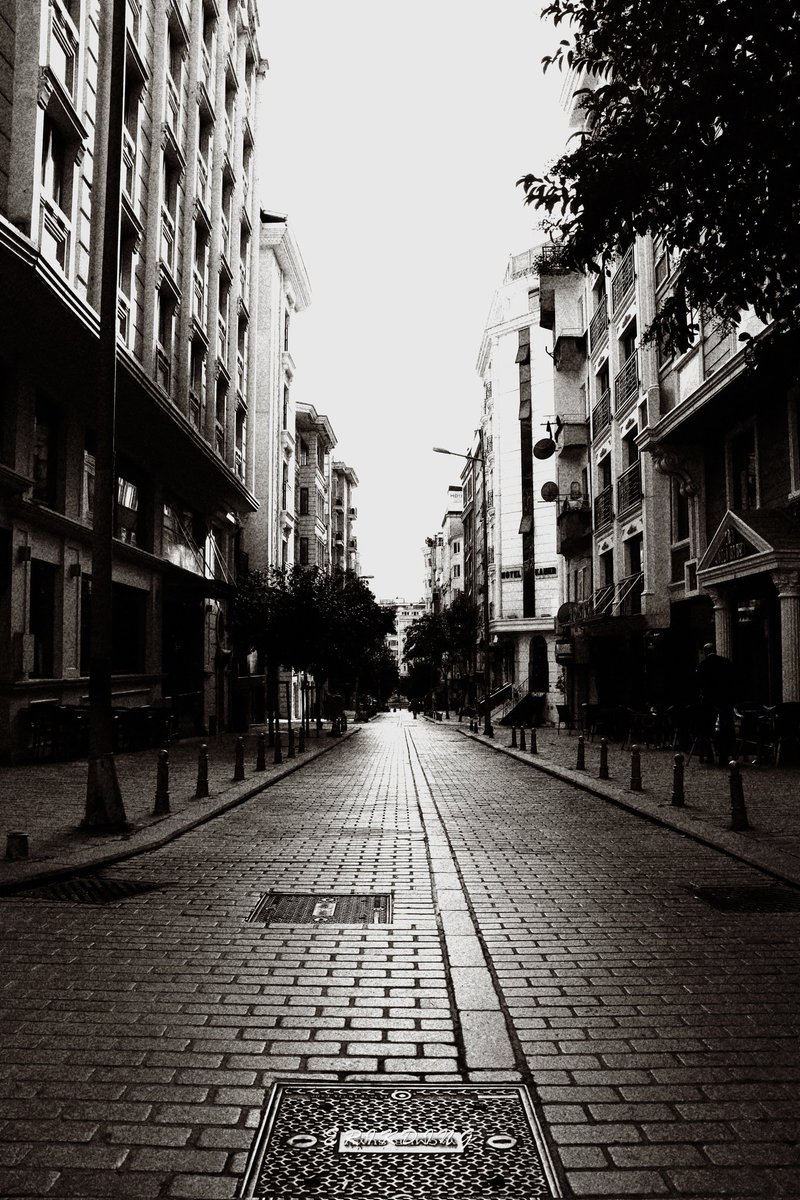 #イスタンブール #トルコ #Turkiye
#istanbul #土耳其 #photography #street #bnw #photooftheday #photo #travel #streets #blackandwhite #instagood #picoftheday #instagram #streetphotographer #architecture #city #streetphoto #bw #canon #blackandwhitephotography #nature