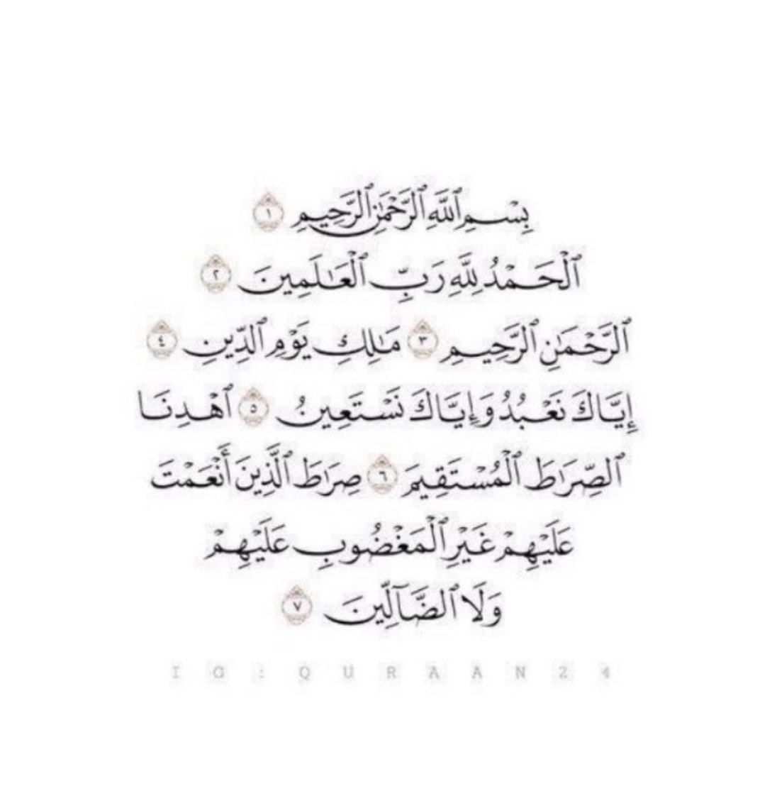rro_44's tweet photo. لعلها تنير قبَر ابوي 🤍. https://t.co/Gzj025ct5J