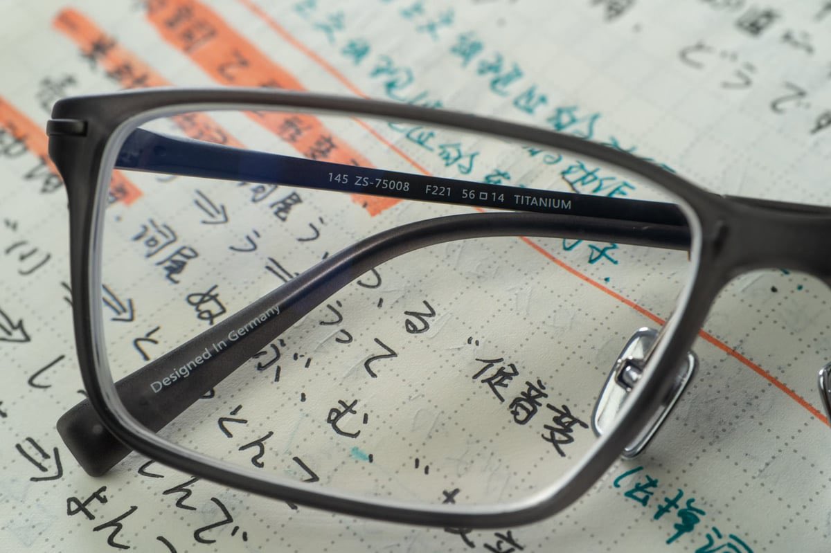 luoleiorg's tweet image. 🤓 看到有人问配眼镜和镜片的事，本来想回复下，之前我自己研究、配了三四副眼镜，由奢入俭，从蔡司降级到国产的转变经验。后来看到评论中一个商家，想着也别直接影响人生意，就算了。有需要的朋友，随缘看吧《ZEISS 三连：蔡司镜架、钻立方镜片、蔡司原厂加工近视眼镜》luolei.org/zeiss-glasses