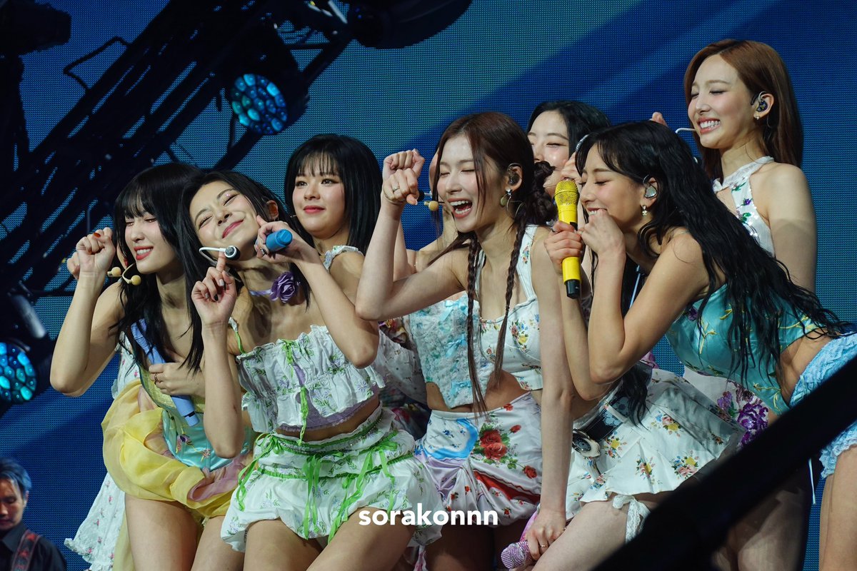 sorakonnn's tweet photo. 240316 

I love you guys😭

#TWICE https://t.co/fiSzSM4T5h