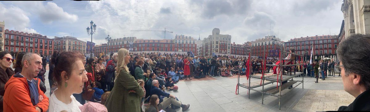 Así lucia la Plaza Mayor de Valladolid en el primer concurso de microteatro, fruto de la colaboración entre la concejalía de Educación y Cultura y Aedas Homes. Valladolid es una ciudad de teatro 

Gracias a los participantes, a todos los que habéis trabajado para hacerlo posible.