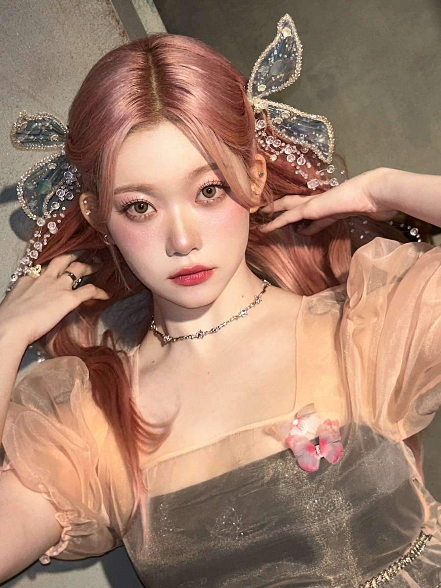 Billlieofficial's tweet photo. [#츠키] 🦋🦋🦋

angel..♡
fairy...♡

#Billlie_Letter https://t.co/qZyr4ALBJt