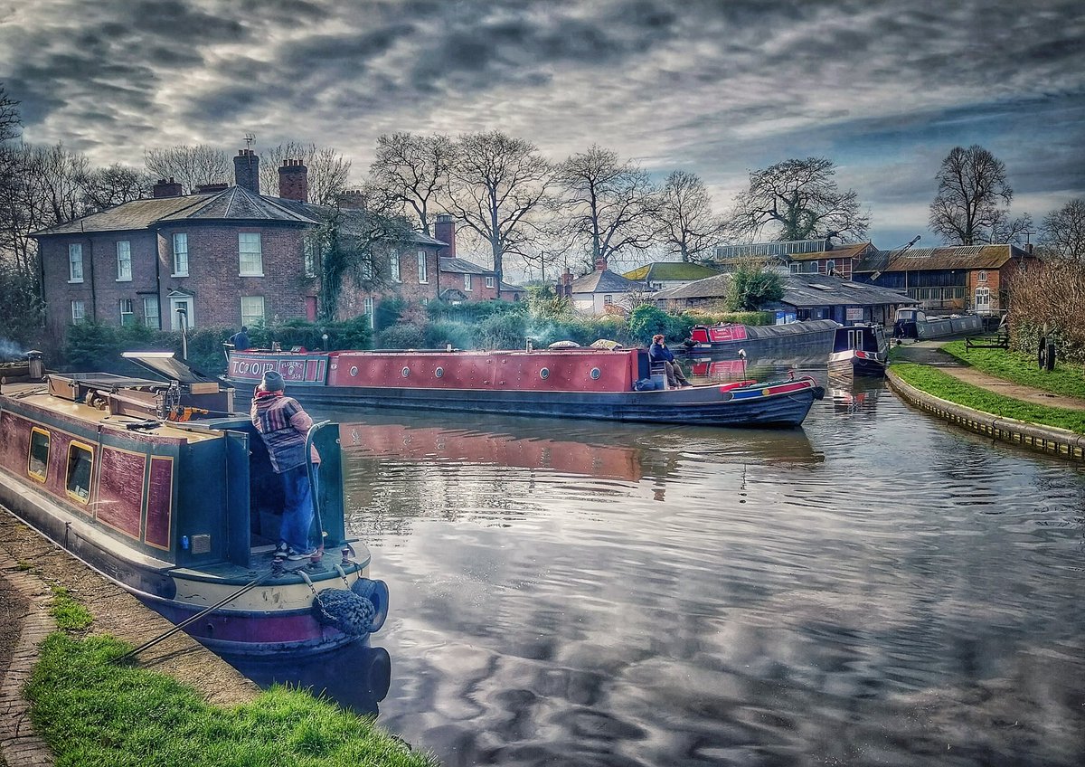 Ellesmere in Shropshire, on the Llangollen Canal, England ✌️