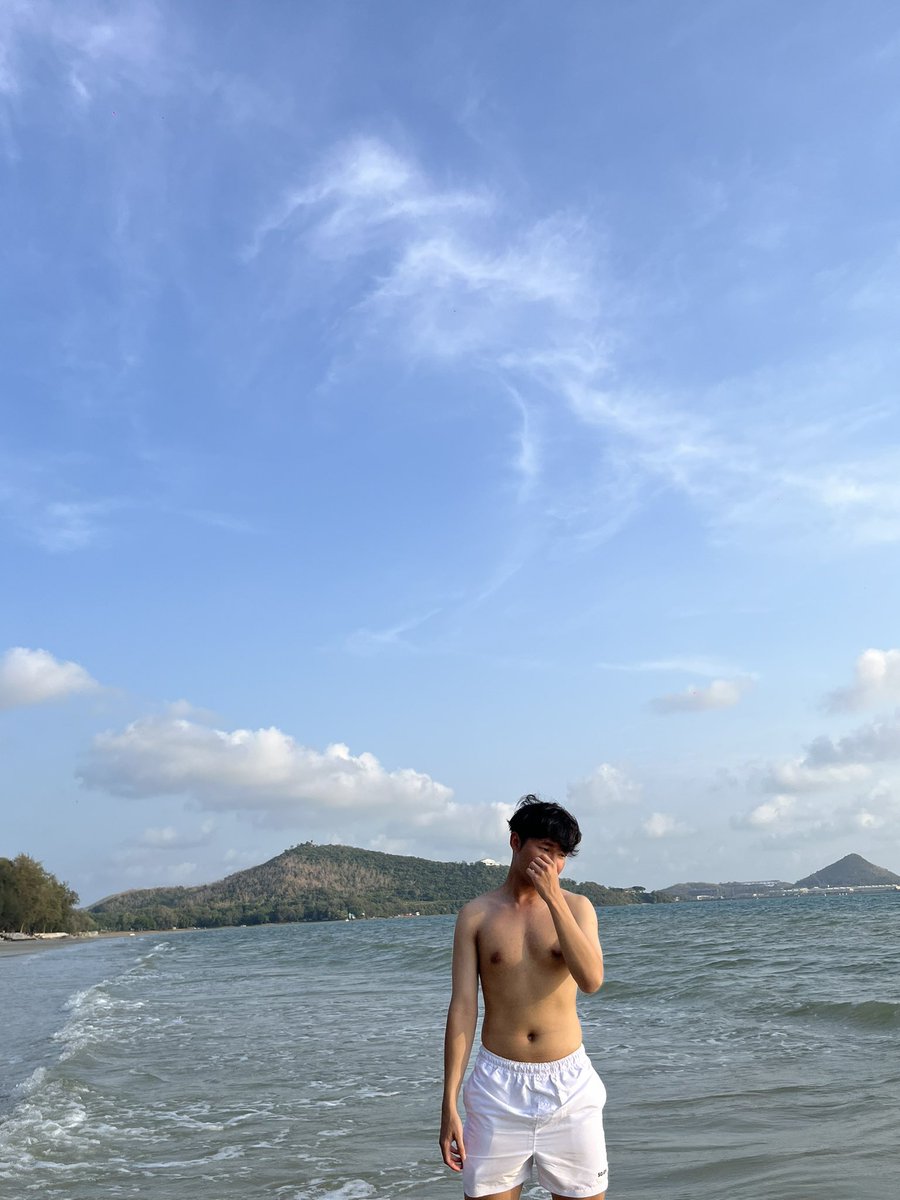dff_w3's tweet photo. มีแค่ทะเล แต่ไม่มีเธอ #โสดด
#สัตหีบ #มอบูรพา #บางแสน https://t.co/ZwCO5axHYS