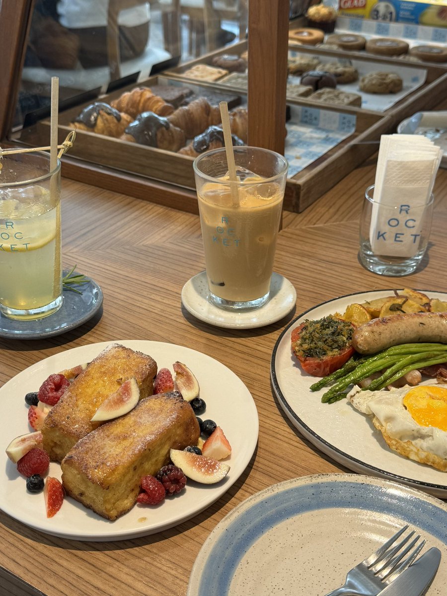 Pukpiknco's tweet photo. Rocket coffee bar
ร้าน brunch เล็กๆ ในซอย สาทร12
Vibes ดี อาหารอร่อย กาแฟนัวมาก
มีทั้งโซน indoor, outdoor ร้านเล็กๆ แต่มีคนมาทานตลอด
ชอบ French toast กินกับ fig เข้ากันมาก
เป็นร้านที่เหมาะกับการเริ่มต้นวันดีๆ 🫶✨
.
#ร้านกาแฟ #ร้านbruch #cafebkk #คาเฟ่ https://t.co/ecNSryjuWQ