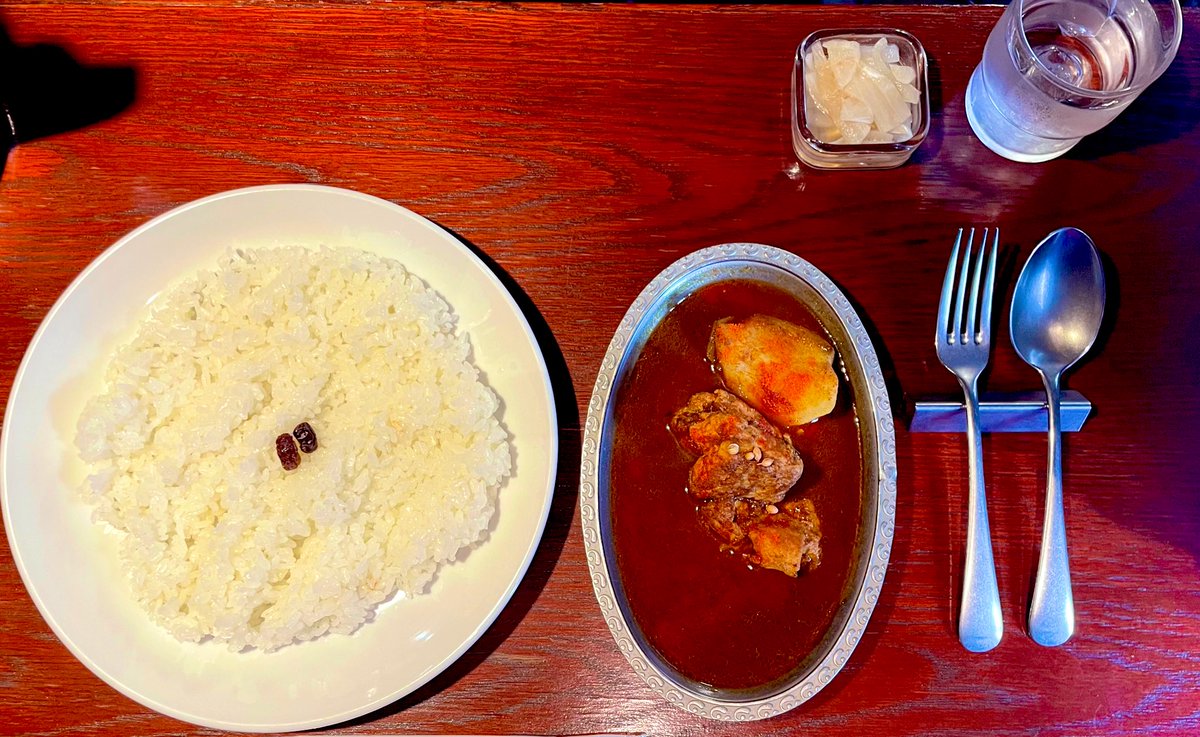 thin_usui's tweet photo. 今日は北千住にあります
DEVIL CURRYにて昼食
シャバシャバのカレーをライスと一緒にいただく
スパイシーで酸味が少しだけあり大人な味でスッキリ食べれる
すごい美味しかった👍
そしてタマネギのピクルスがめちゃくちゃ合う
リピート決定
#北千住
#グルメ
#devilcurry https://t.co/fZgEFgYBK5