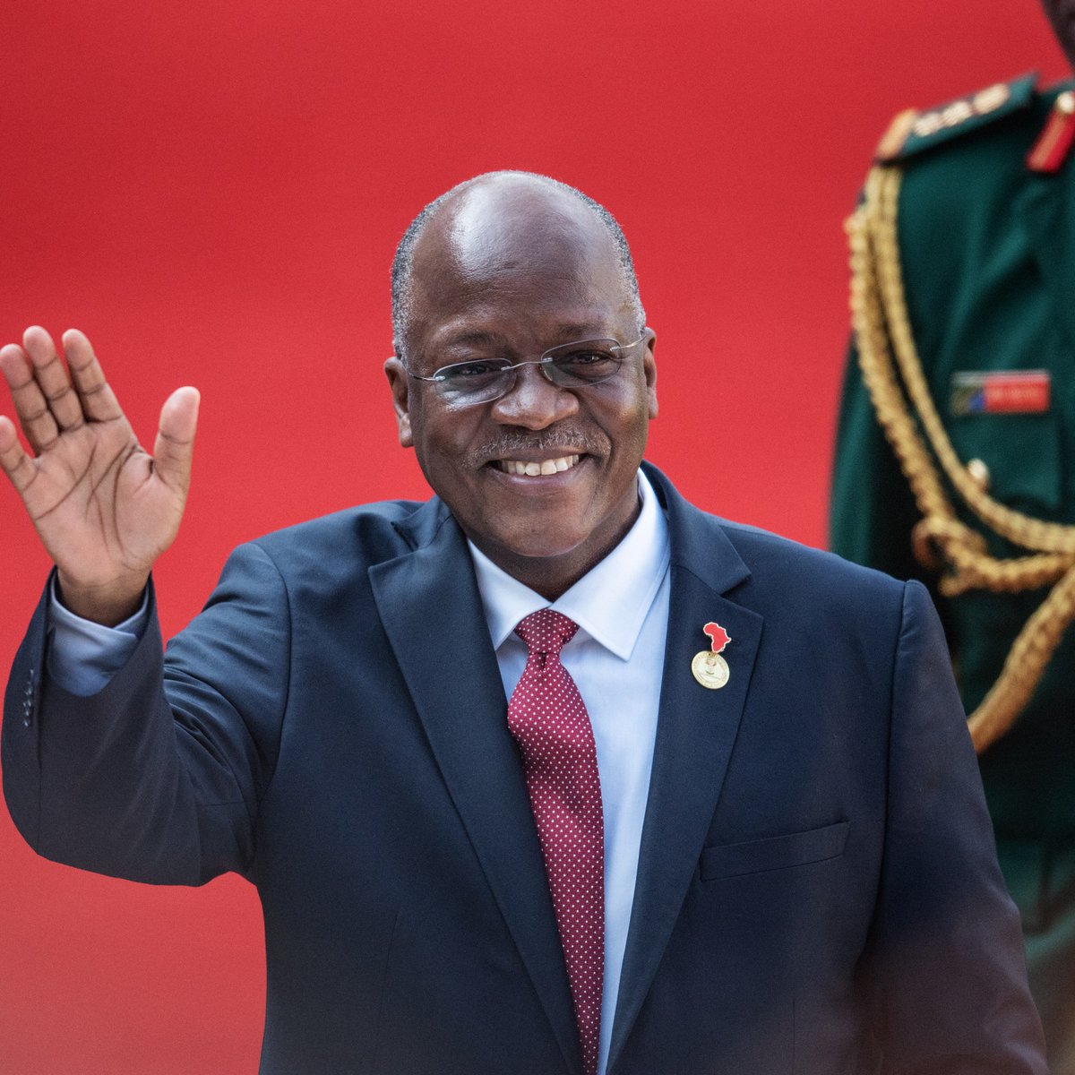 BaseTV1's tweet photo. Pumzika kwa Amani Kiongozi wetu Dkt John Pombe Magufuli. Ulikuwa mwamba ulituonesha kuwa tunaweza kusimama pekeetu 💪🏿,

Tutakukumbuka daima Raisi wa wanyonge 🕊️

#BaseTvsportnews #RIPMahufuli #Tanzania #HapakaziTu https://t.co/IrVcD3ofVt
