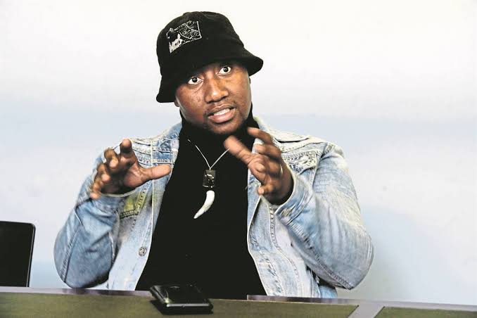 Former Sizok’thola presenter Xolani Khumalo allegedly followed a man to his Tembisa home and shot him in the arm. 

The incident, occurred on New Year’s Eve in the Motaung section.