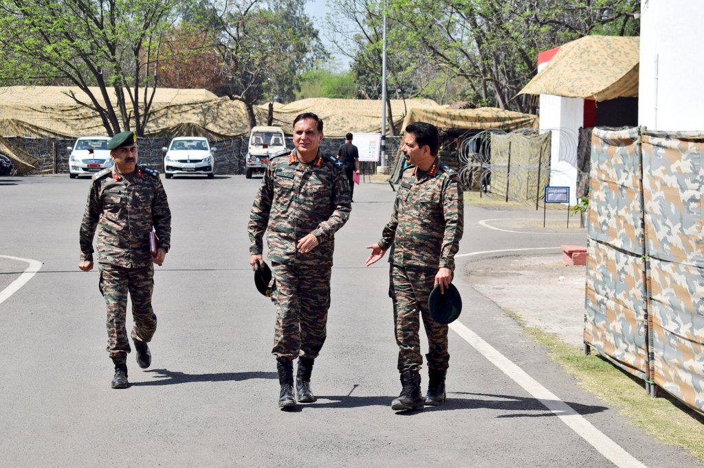 #LtGenDhirajSeth, #ArmyCdrSWC visited #Bathinda Military Station and engaged in wide ranging discussions with the formation commanders on contemporary operational issues. The Army Commander emphasised on importance of absorption of niche technology and adoption of new concepts