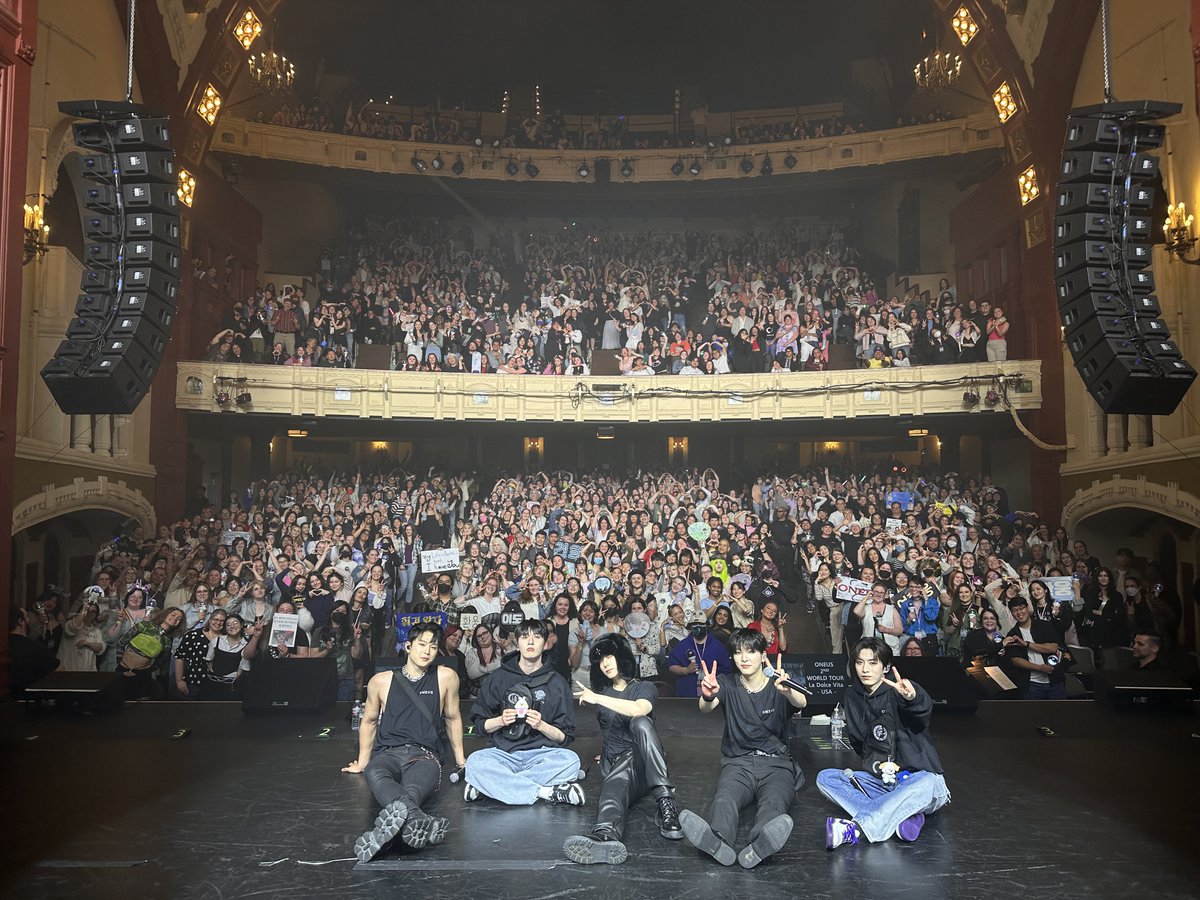 official_ONEUS's tweet photo. [#원어스]

🌏 ONEUS 2ND WORLD TOUR 
[La Dolce Vita] in SEATTLE 🌏
 
[La Dolce Vita] in USA의
시작을 화려하게 장식한 원어스😮👍
투문! 원어스와 함께 달릴 준비되셨다면
소리 질러~!!! 📢📢📢

ONEUS made a spectacular start to [La Dolce Vita] in the USA! 😮👍
TOMOON!! Are you ready to run with ONEUS? Let's make some noise~!!! 📢

#ONEUS #La_Dolce_Vita 
#ONEUSWorldTour #2ndWorldTour 
#ONEUSinSEATTLE