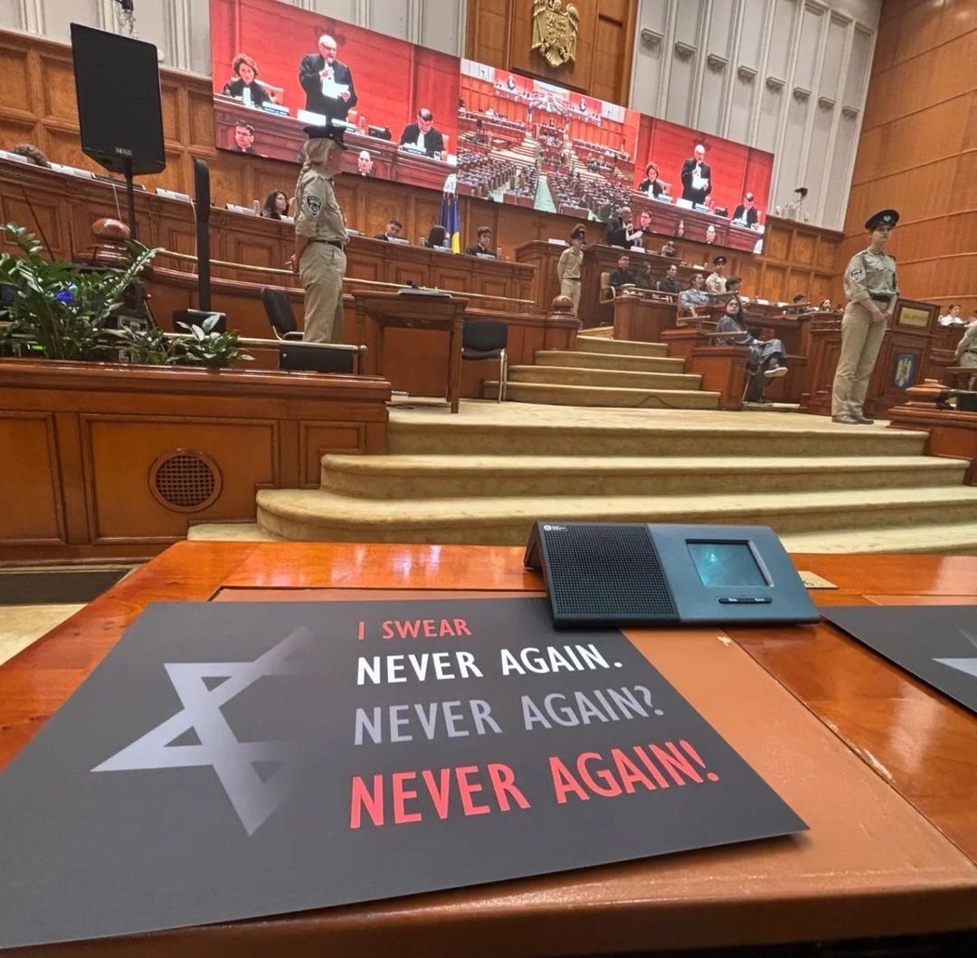 Travel_2Romania's tweet photo. unul dintre actorii principali din spatele Holocaustului,în cadrul programului #2DayAmbassador
La sesiunea plenară au participat peste 400 elevi din #România, #Bulgaria şi #Israel
#WeRemember #Holocaust #NieWiederAuschwitz #NeverAgainlsNow #WissenWasWar #ProtectTheFacts #Germany https://t.co/50005r2PZK