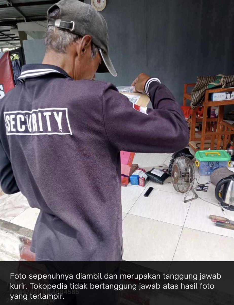 mawan_1337's tweet photo. Min @JNECare tolong dicek TLJR35U5QHYGKM5F kenapa barang belum saya terima sudah ada foto ky gini. Di tempat saya ngga ada security nya https://t.co/vEuOGd7tn5