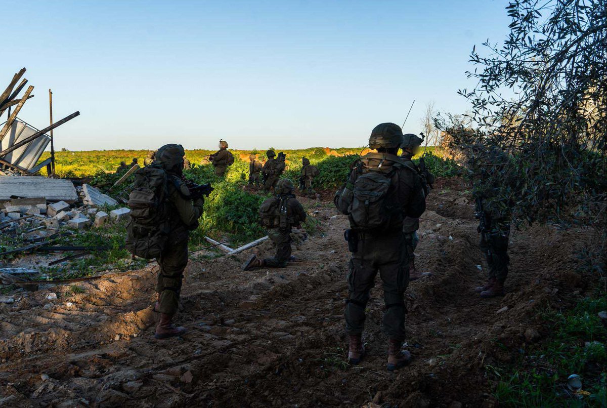IDF's tweet photo. Over the past 24hrs:

📍Central Gaza
IDF troops eliminated approx. 18 terrorists, 4 additional terrorists operating adjacent to our troops and identified 3 other operatives who were struck by an aircraft. 

📍Khan Yunis
In joint IDF and IAF activity, our troops struck a military compound from which an anti-tank missile was fired.